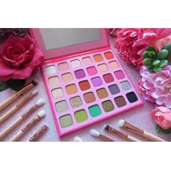 LIMITED EDITION MORPHE X JEFFREE STAR ARTISTRY EYESHADOW PALETTE - Picture 7 of 8
